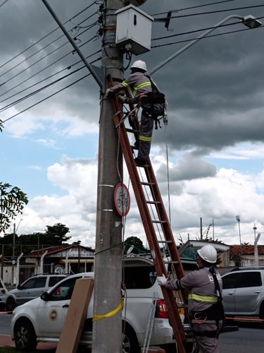 equipe especializada em telecomuniações